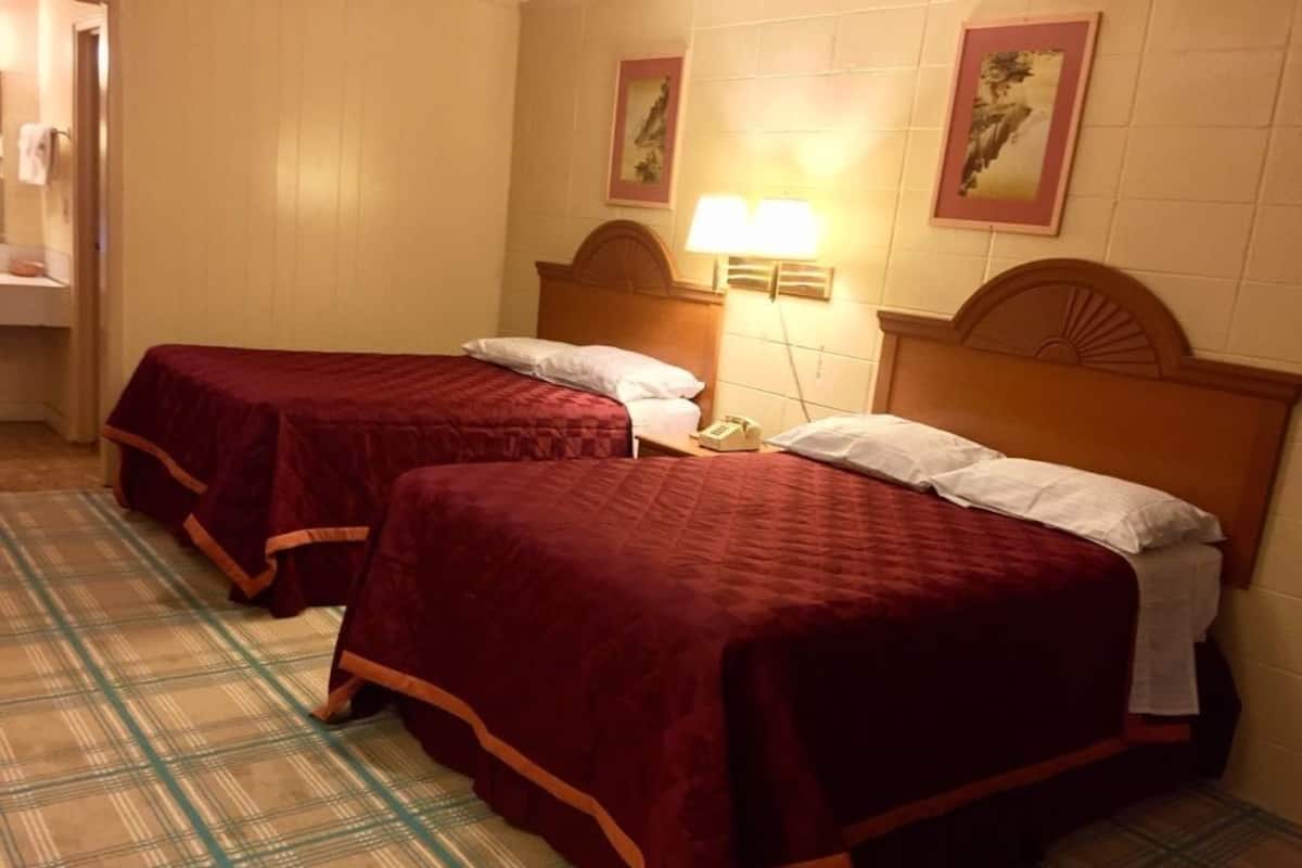 Standaard kamer, 2 tweepersoonsbedden, niet-roken | 1 slaapkamer, individueel gemeubileerd, verduisterende gordijnen