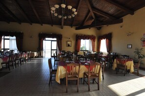 Free daily continental breakfast - Agriturismo Pinelli (Plataci)