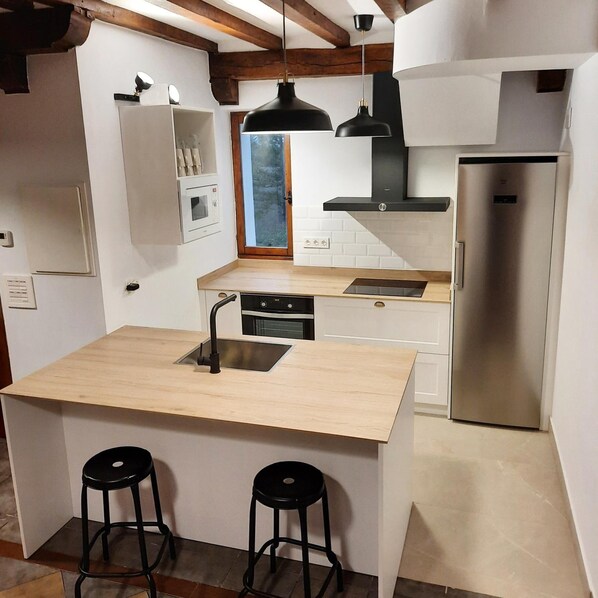 Plaque de cuisson, bouilloire électrique