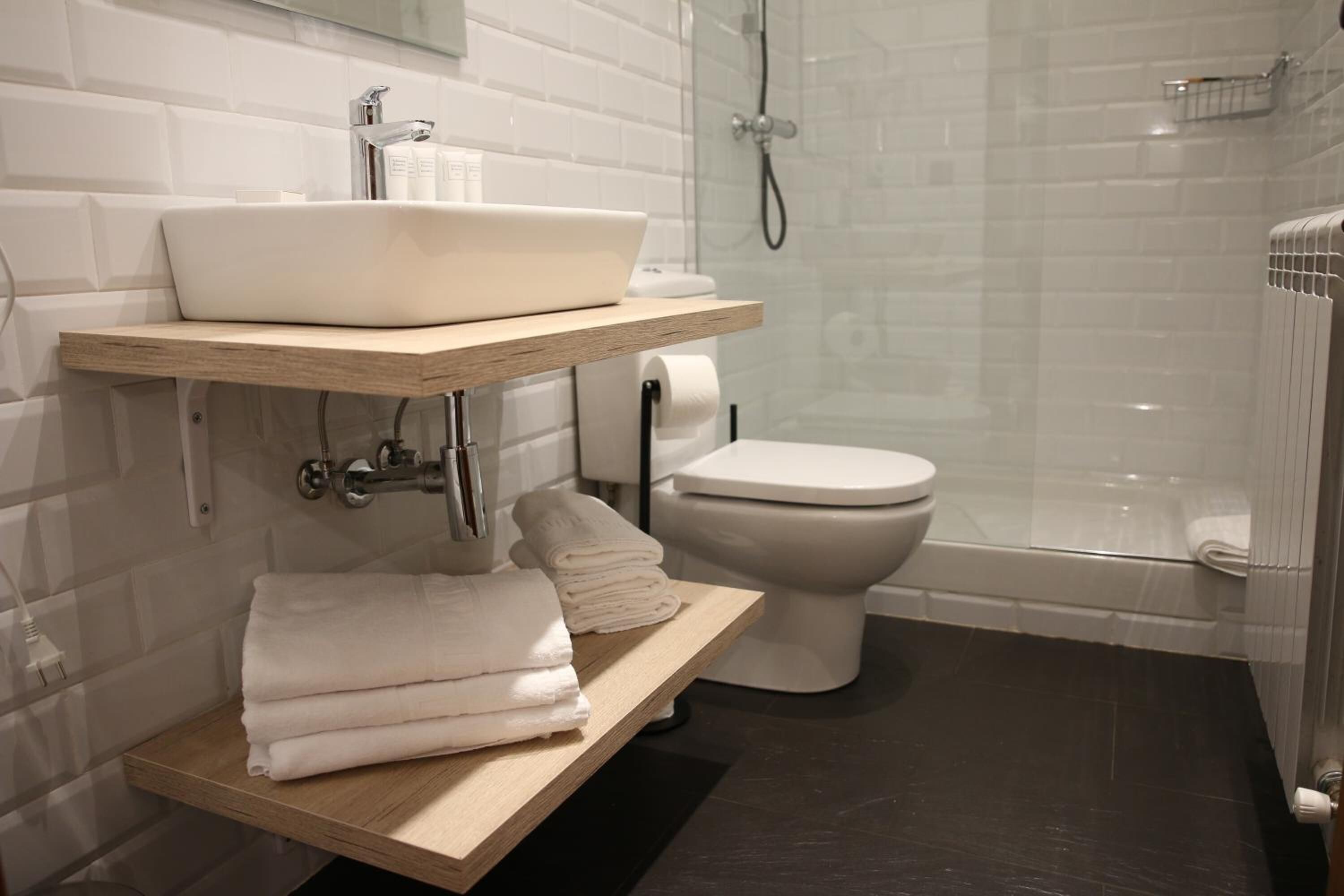 Shower, free toiletries, hair dryer, towels