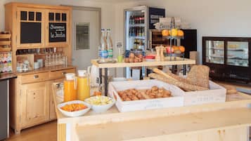 Tägliches Frühstücksbuffet (15 CHF pro Person)