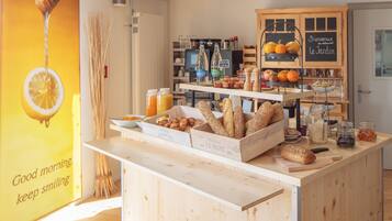 Café da manhã com buffet diário (CHF 15 por pessoa)