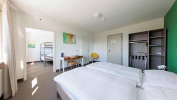 Quadruple Room | 1 bedroom, desk, blackout drapes, soundproofing