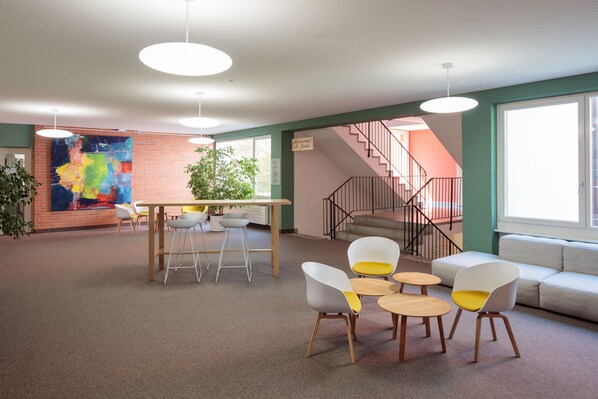 Coin salon dans le hall