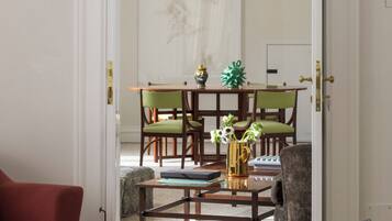 ๋ก์ด ์ํํธ | ๋ค์ด๋๋ฃธ