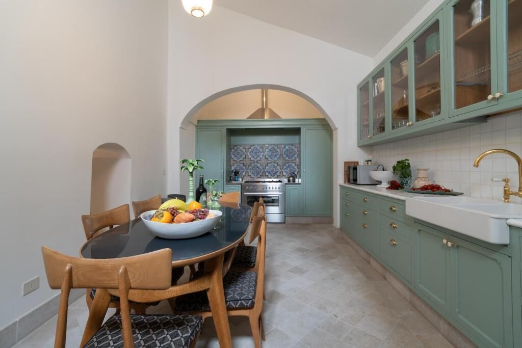 Royal Apartment | Private kitchen | Cookware/dishes/utensils