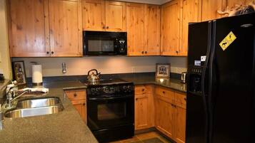 Condo (ME301) | Private kitchen | Fridge, microwave, oven, stovetop