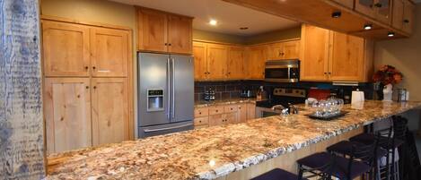 Hus | Eget kjøkken | Kjøleskap, mikrobølgeovn, kokeplater og oppvaskmaskin