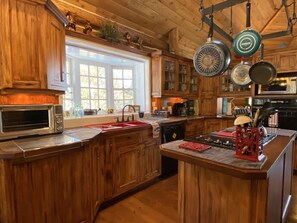 House (BJ800) | Private kitchen | Fridge, cookware/dishes/utensils - Bootjack Lake 4 Bedroom Lodge (Whitefish)