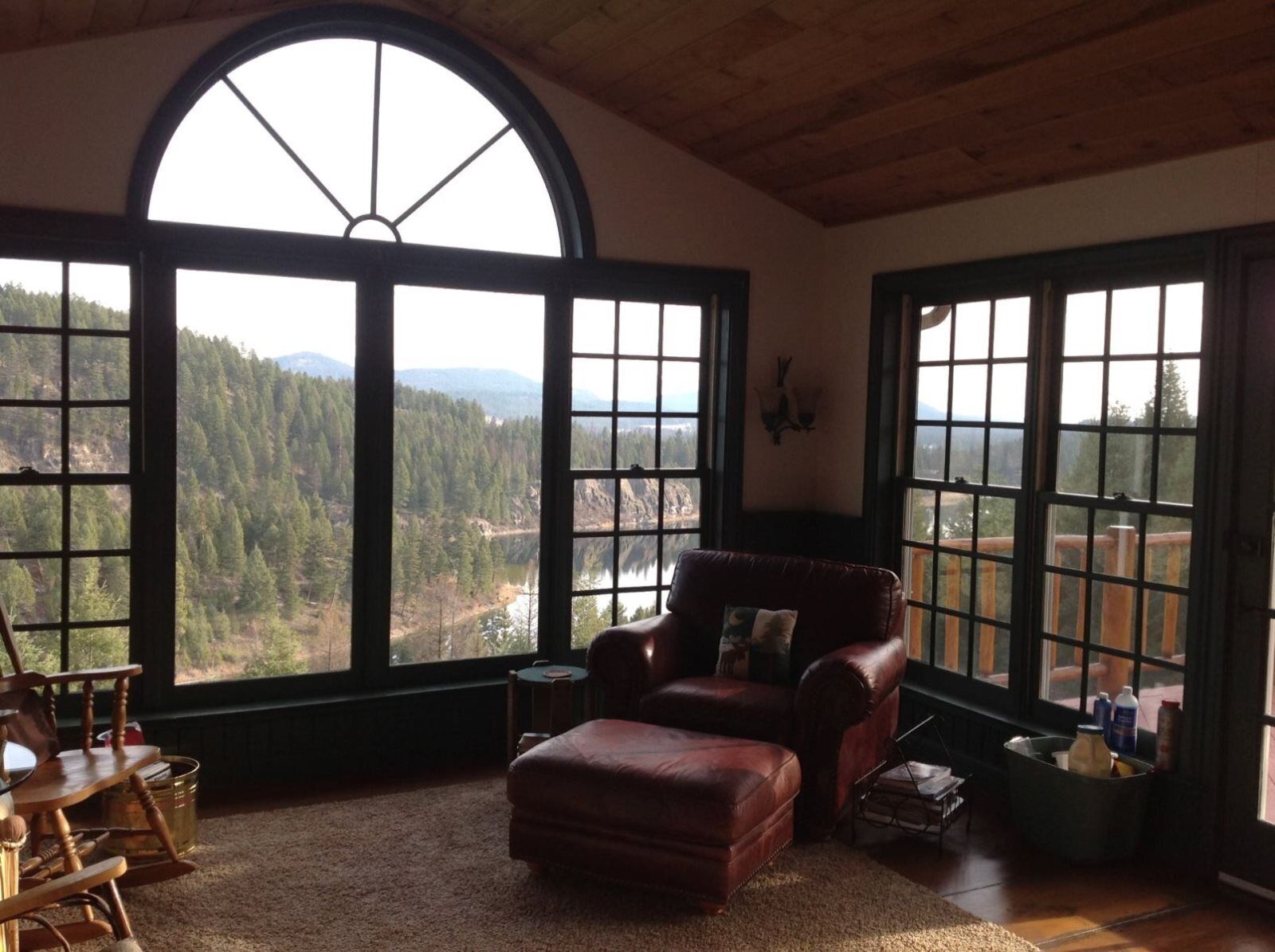 House (BJ800) | Living room | Flat-screen TV, fireplace, stereo