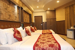 In-room safe, individually decorated, individually furnished, desk