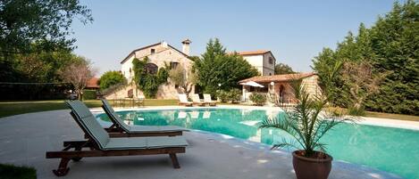 Kolam renang outdoor