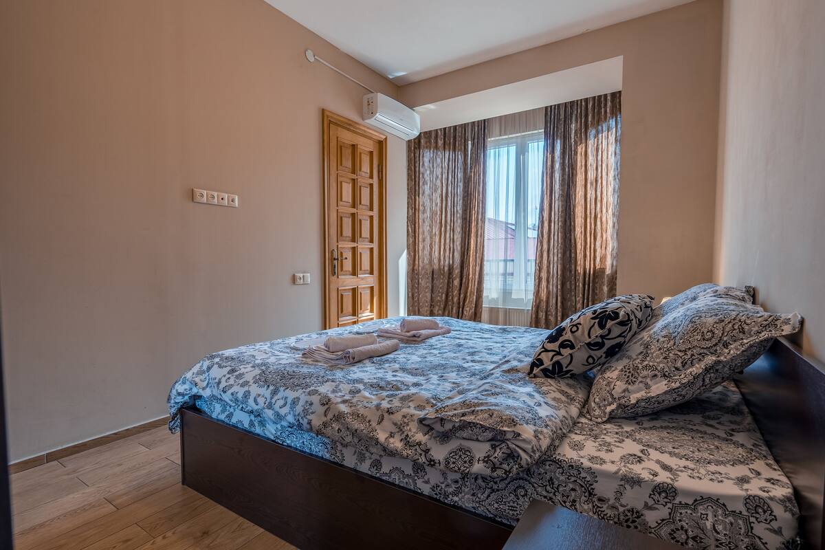 Apartamento Deluxe, 1 cama de matrimonio con sofá cama, no fumadores, vistas a la ciudad | Sala de estar