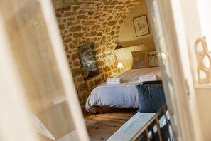 Minibar, individually decorated, individually furnished, desk