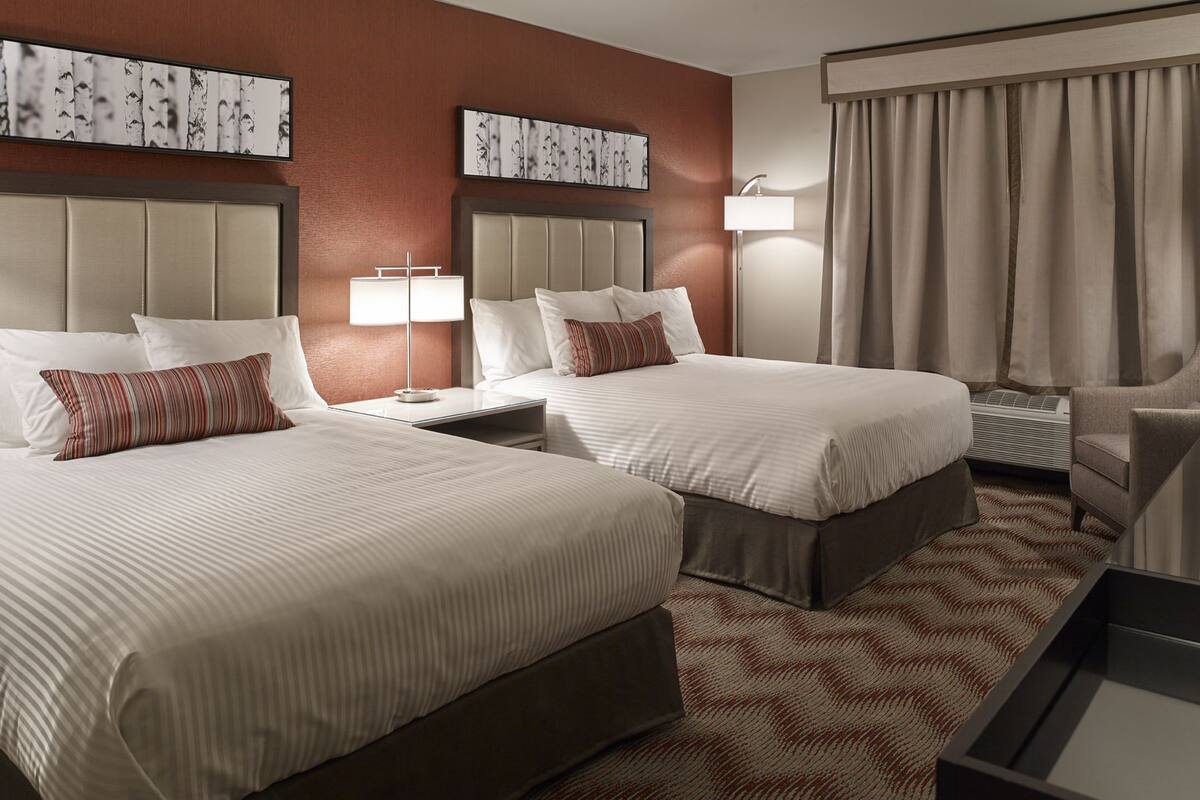 Hypo-allergenic bedding, in-room safe, desk, laptop workspace
