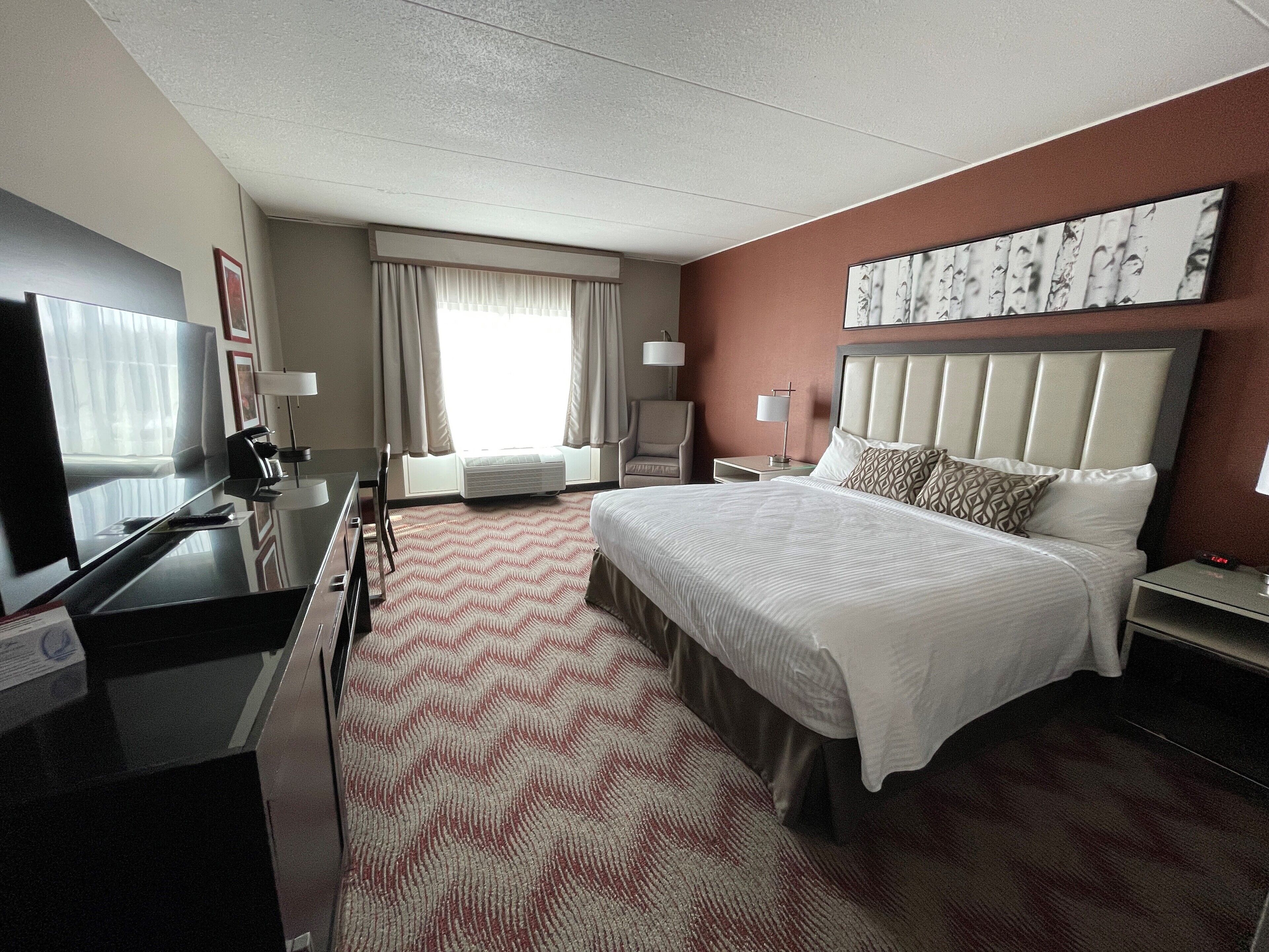 hypo-allergenic bedding, in-room safe, desk, laptop workspace