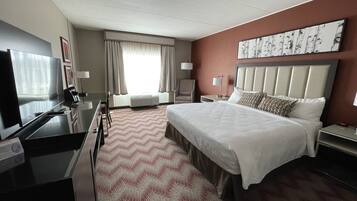 Hypo-allergenic bedding, in-room safe, desk, laptop workspace