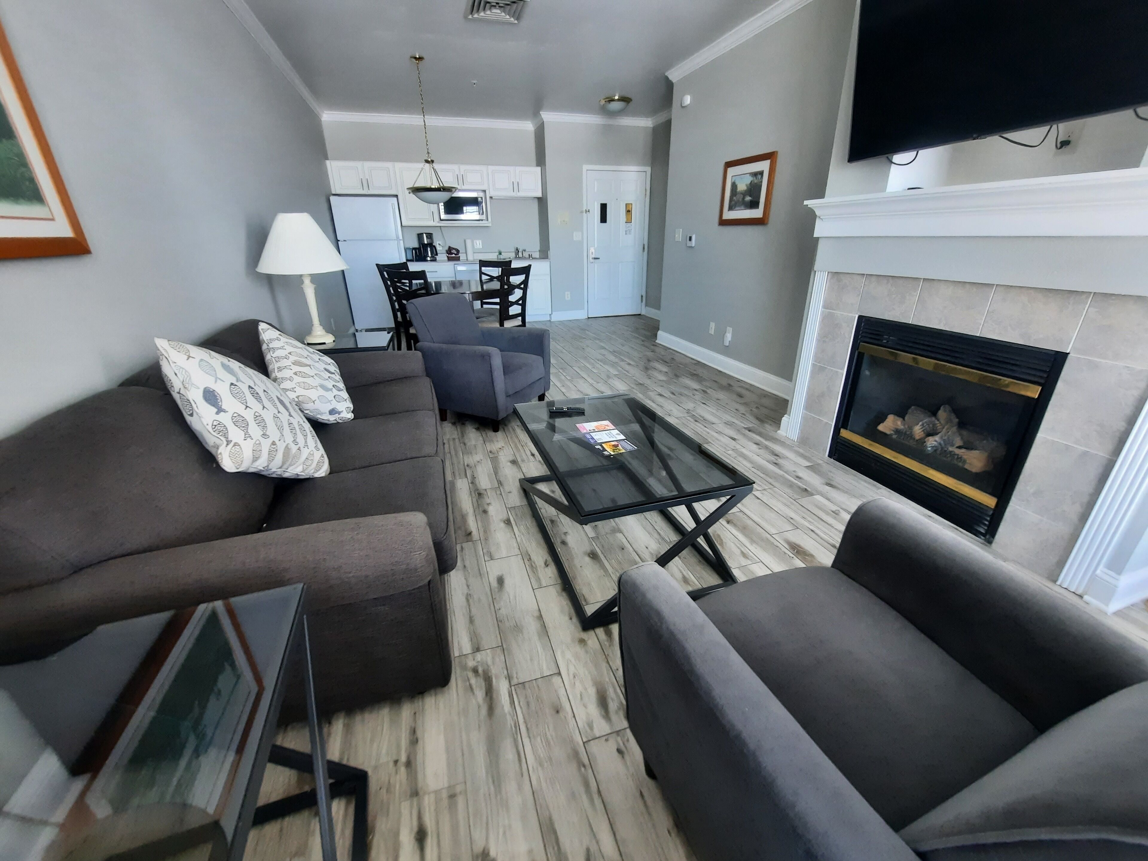 219 - One Bedroom Lake View Condo Suite