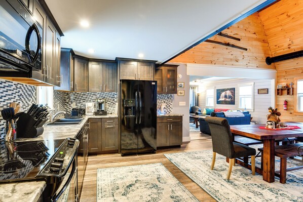 Fridge, microwave, stovetop, dishwasher