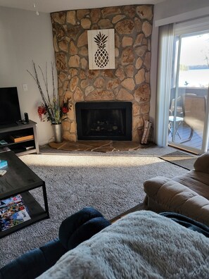 Smart TV, computer monitors
