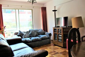Apartment, 2 Bedrooms, Non Smoking (2 Queen Beds) | Living area | 31-inch LED TV with premium channels, TV - Obispo (Santiago)