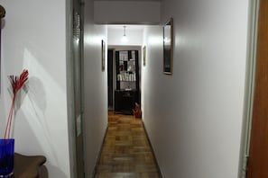 Apartment, 2 Bedrooms, Non Smoking (2 Queen Beds) | Living area