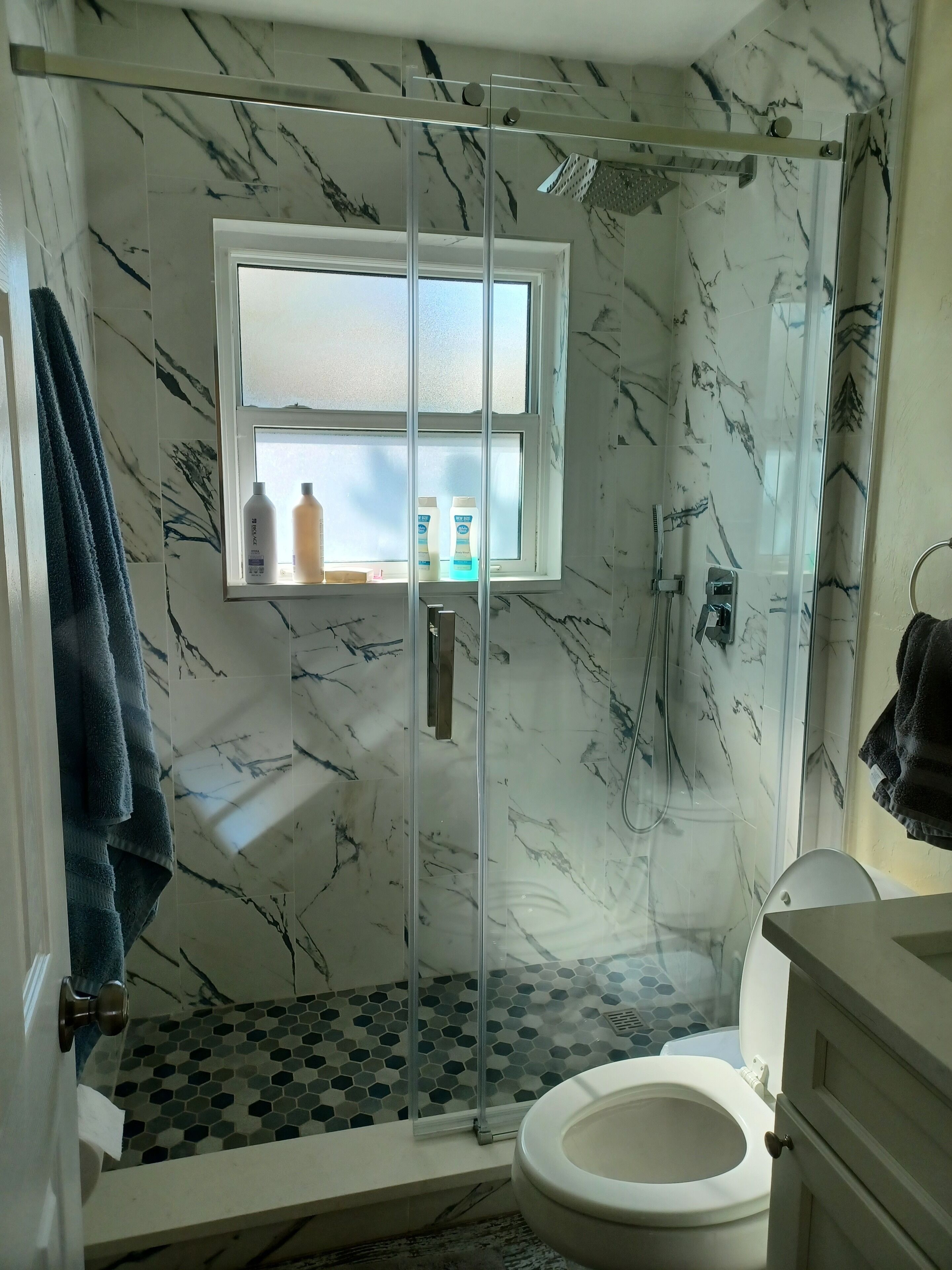 Towels, soap, shampoo, toilet paper