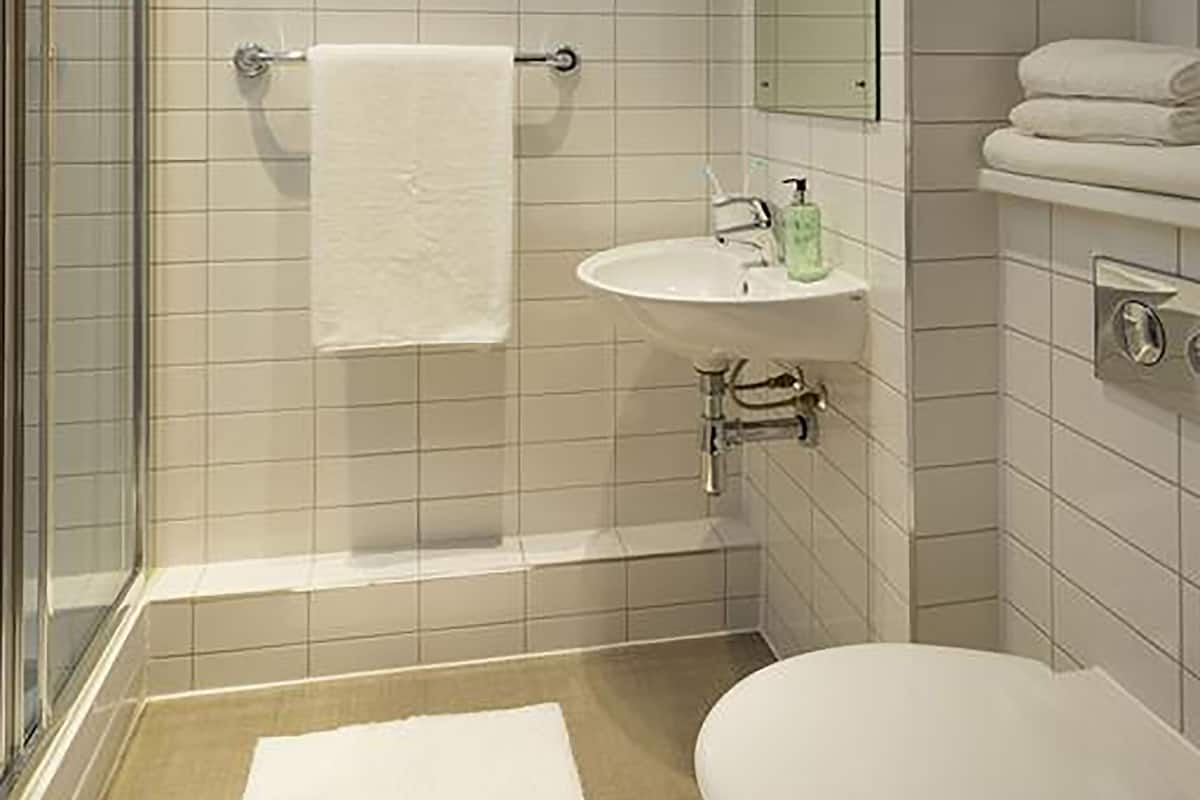 Badkamer met douche