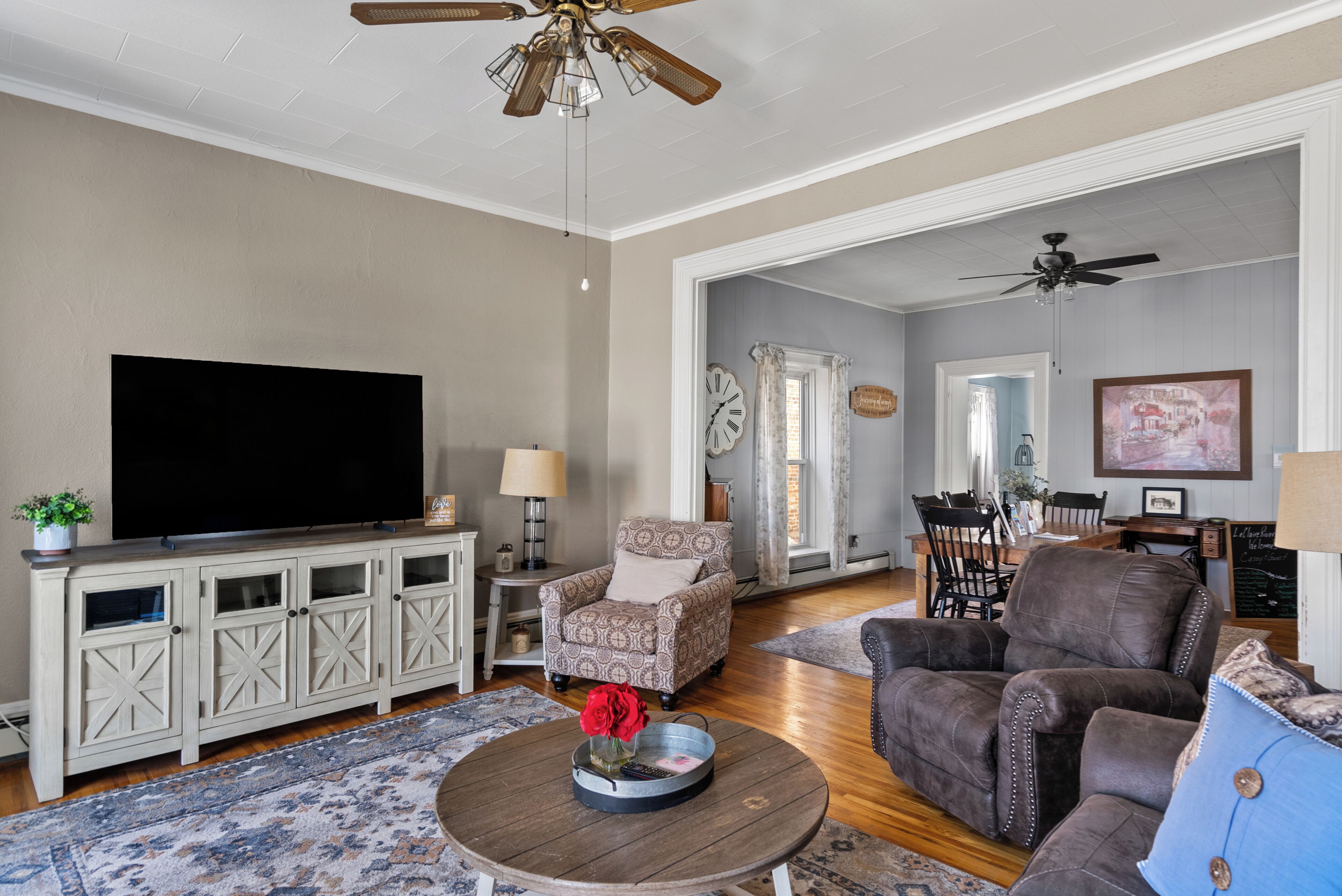 Téléviseur, lecteur de DVD, chaîne audio