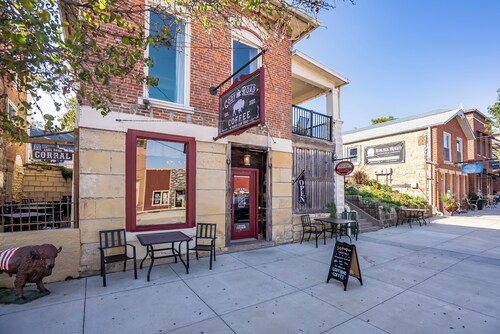 Gorgeous loft in the heart of LeClaire, Iowa