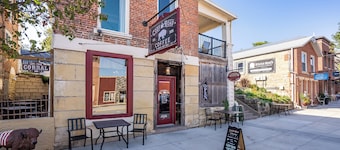 Gorgeous loft in the heart of LeClaire, Iowa