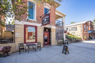 Gorgeous loft in the heart of LeClaire, Iowa