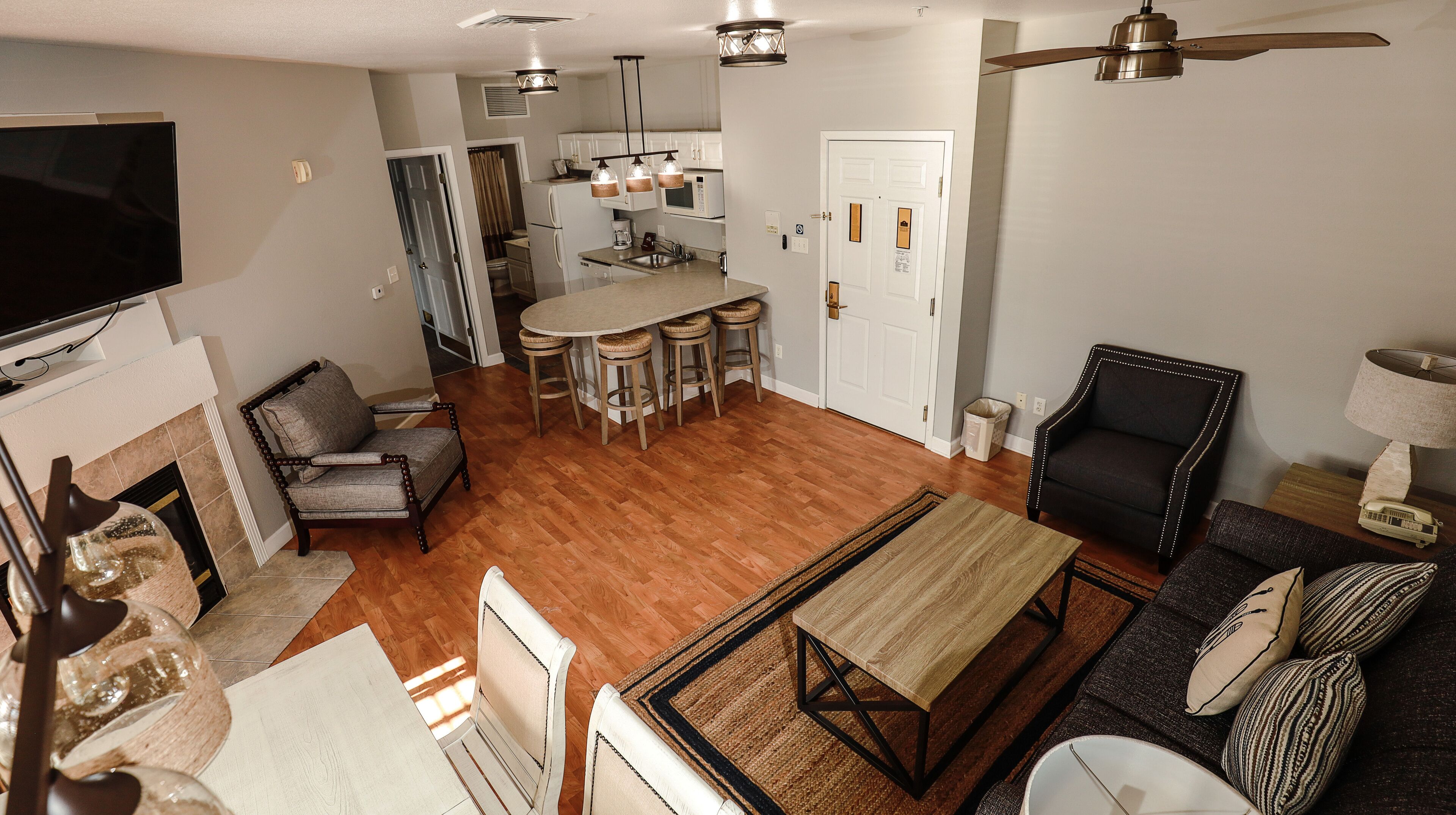 230 -  Beautifully Updated 1 Bedroom Condo Suite