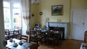 Tägliches inbegriffenes großes Frühstück