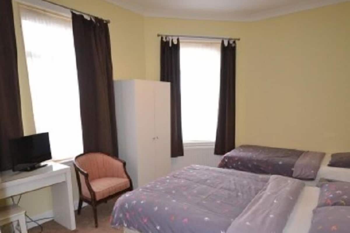 Family Room (3 Adults, Room 5) | Free WiFi