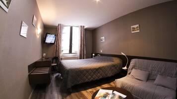 Habitació doble estàndard, 1 llit doble | Caixa forta a l'habitació i cortines opaques