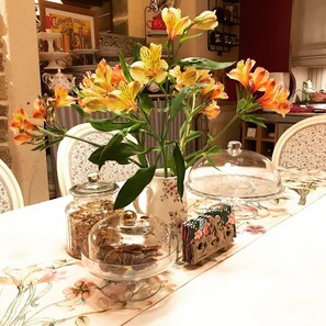 Free daily continental breakfast