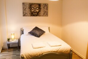 Desk, free WiFi, bed sheets - 58 The Gardens (Liverpool)