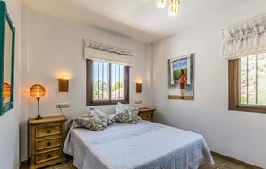 4 bedrooms, travel crib, free WiFi, bed sheets