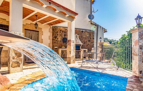 Beautiful home in Rute