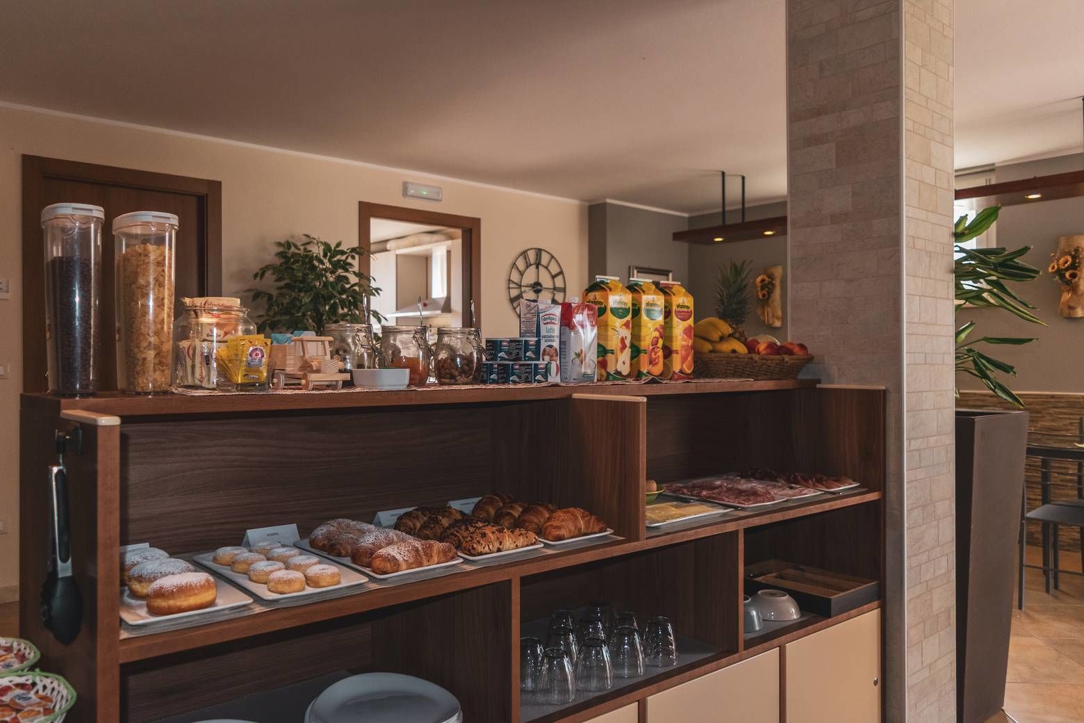 Free daily buffet breakfast