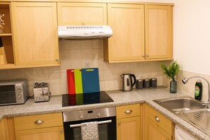 Apartment, 2 Bedrooms | Private kitchen | Fridge, microwave, oven, stovetop
