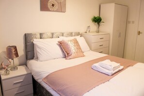 Apartment, 2 Bedrooms | Desk, iron/ironing board, free WiFi, bed sheets