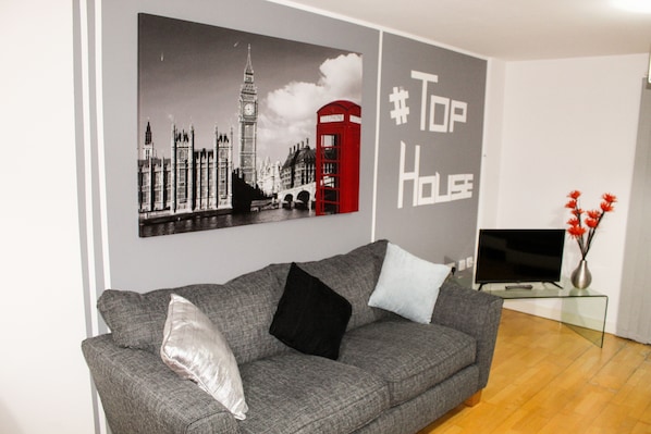 Apartment, 2 Bedrooms | Living area | Flat-screen TV - 75 The Gardens (London)