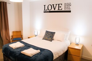 Apartment, 2 Bedrooms | Desk, free WiFi, bed sheets - 75 The Gardens (London)