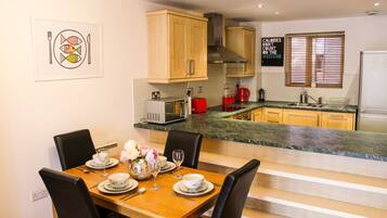Apartment, 2 Bedrooms | Living area