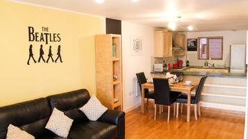 Apartment, 2 Bedrooms | Living area