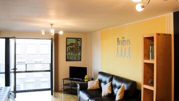 Apartment, 2 Bedrooms | Living area