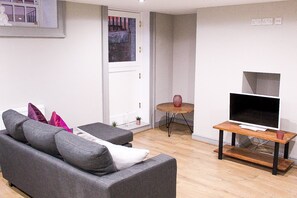 Apartment, 1 Bedroom | Living room | Flat-screen TV - Ropewalks Retreat (Liverpool)