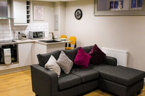 Apartment, 1 Bedroom | Living room | Flat-screen TV